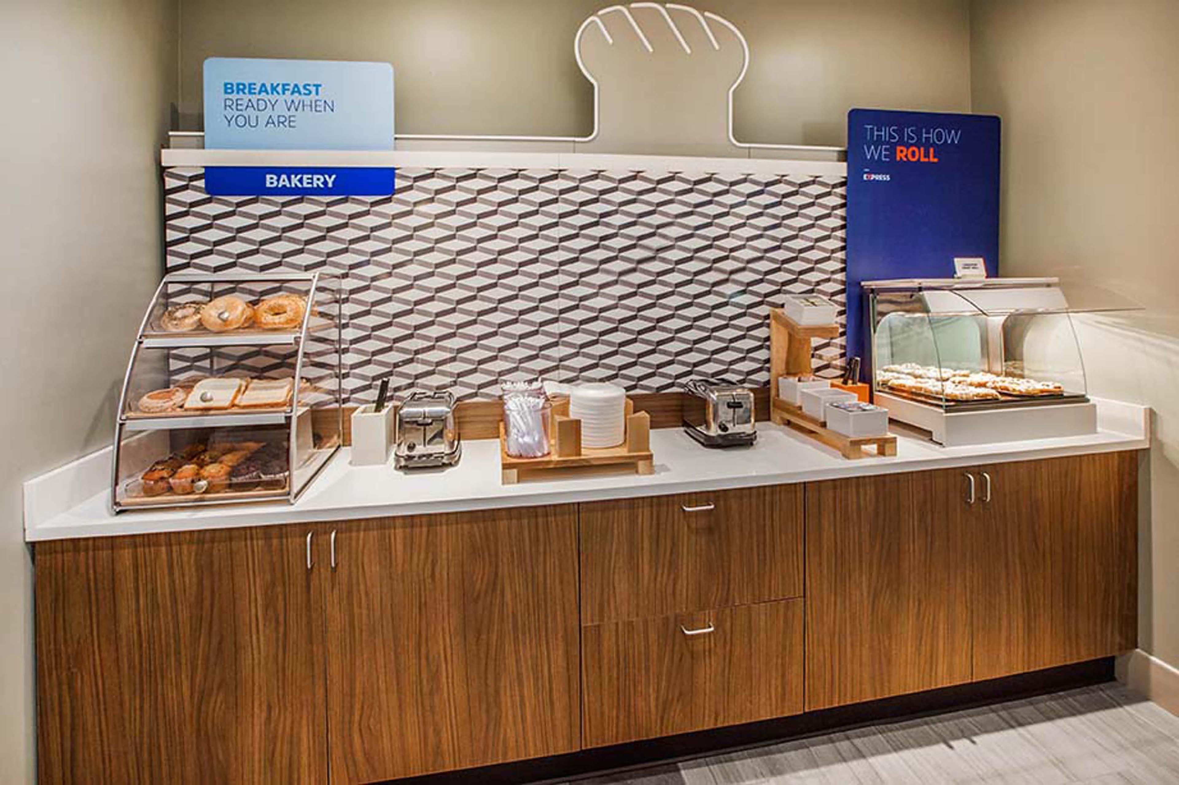 Holiday Inn Express Hotel & Suites Uptown Fredericton By Ihg Dış mekan fotoğraf