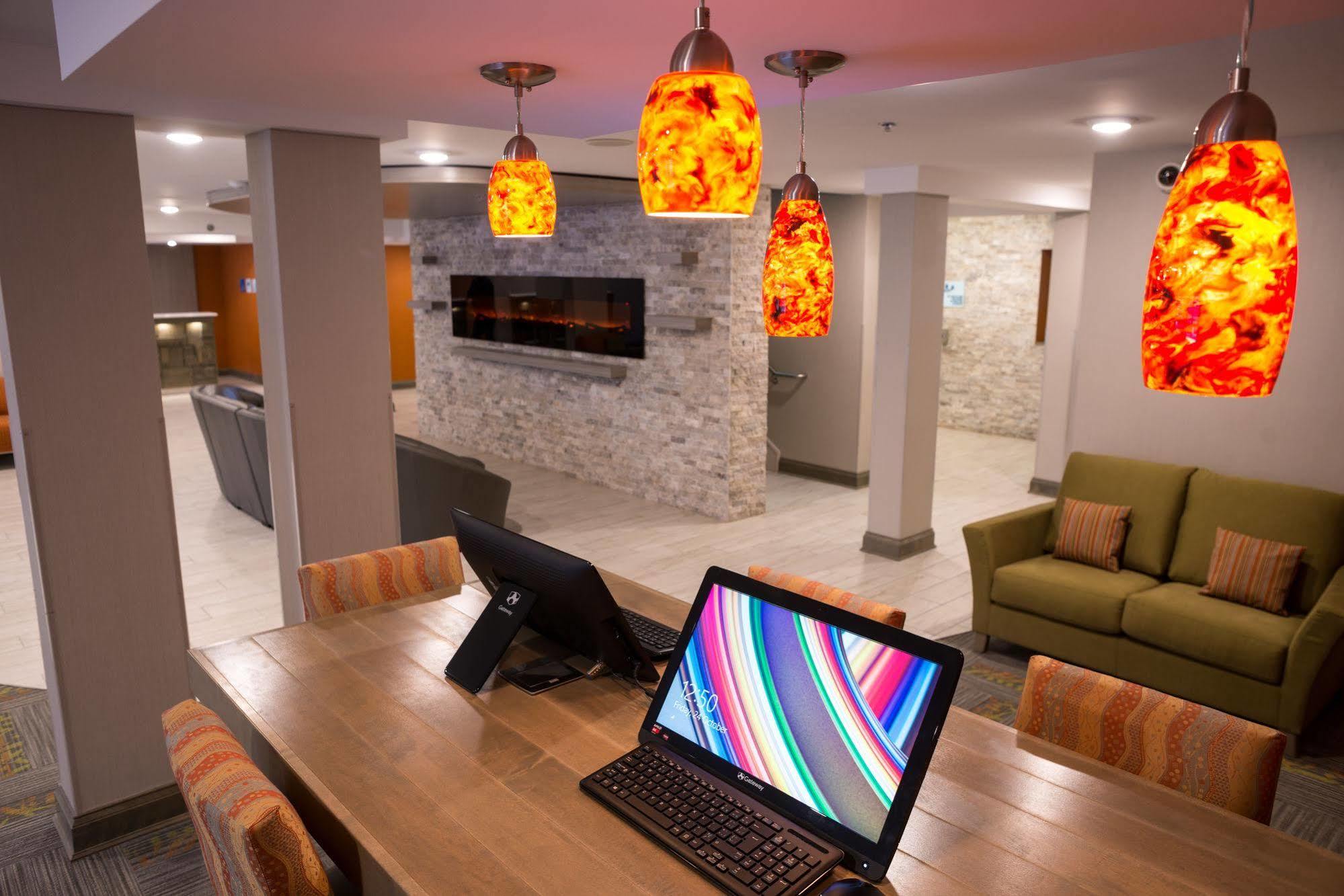 Holiday Inn Express Hotel & Suites Uptown Fredericton By Ihg Dış mekan fotoğraf